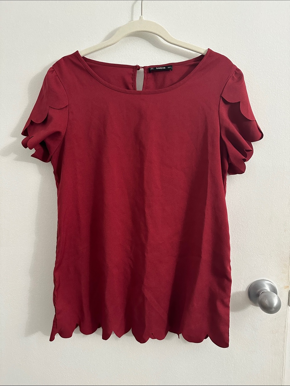 SHEIN Burgundy Scallop Short Sleeve Tee